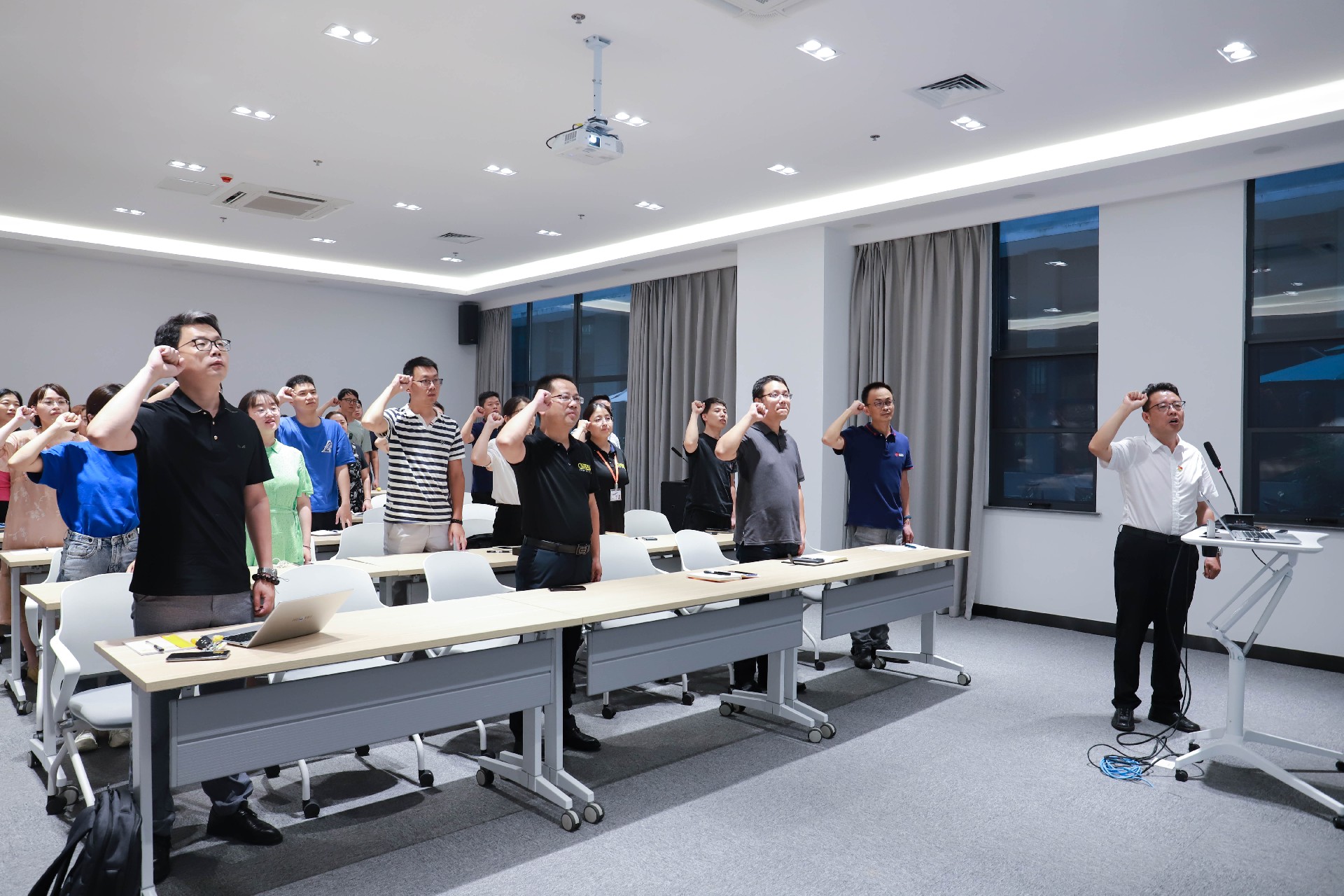 踔厉奋发，笃行不怠|安泰复材研究院联合党支部开展支部书记讲党课活动
