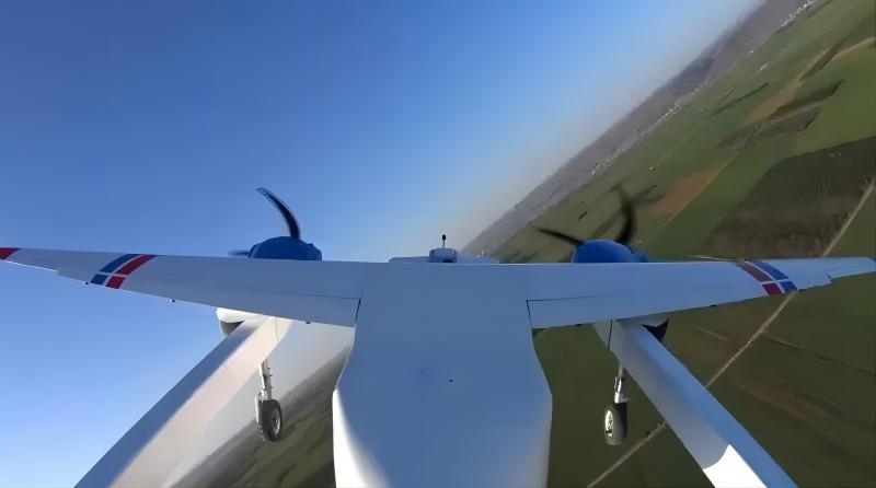 祝贺HH-100航空商用无人运输系统缩比验证机完成首次自主测试飞行