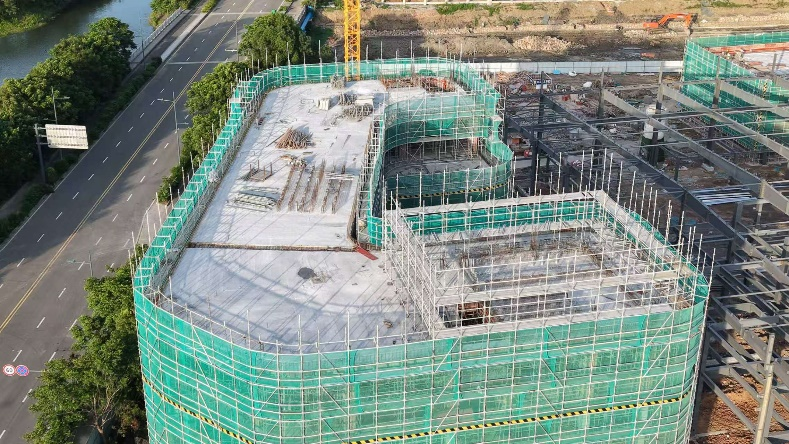 公司动态|高端民用航空复材智能制造交付中心项目综合楼主体结构顺利封顶
